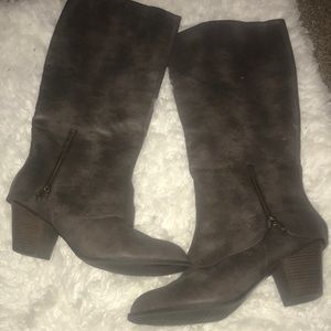 Sz 11 fit like 10 woman’s boot